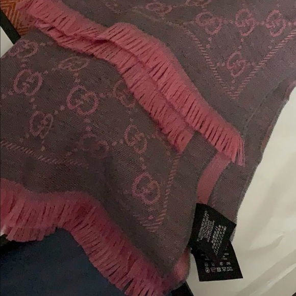 Gucci 2 ways shawl - Picture 1 of 3